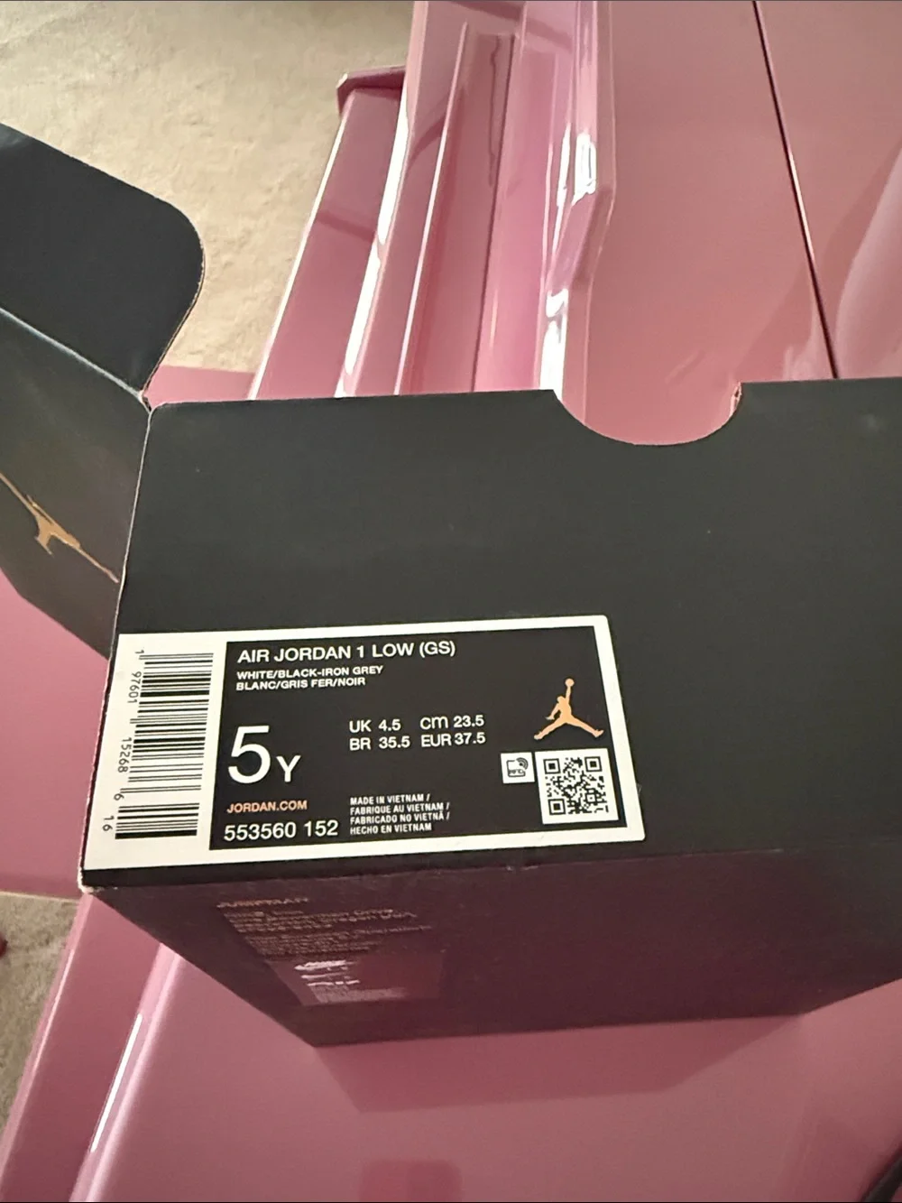 Jordan Kids Low-Top Sneakers in White and Gray